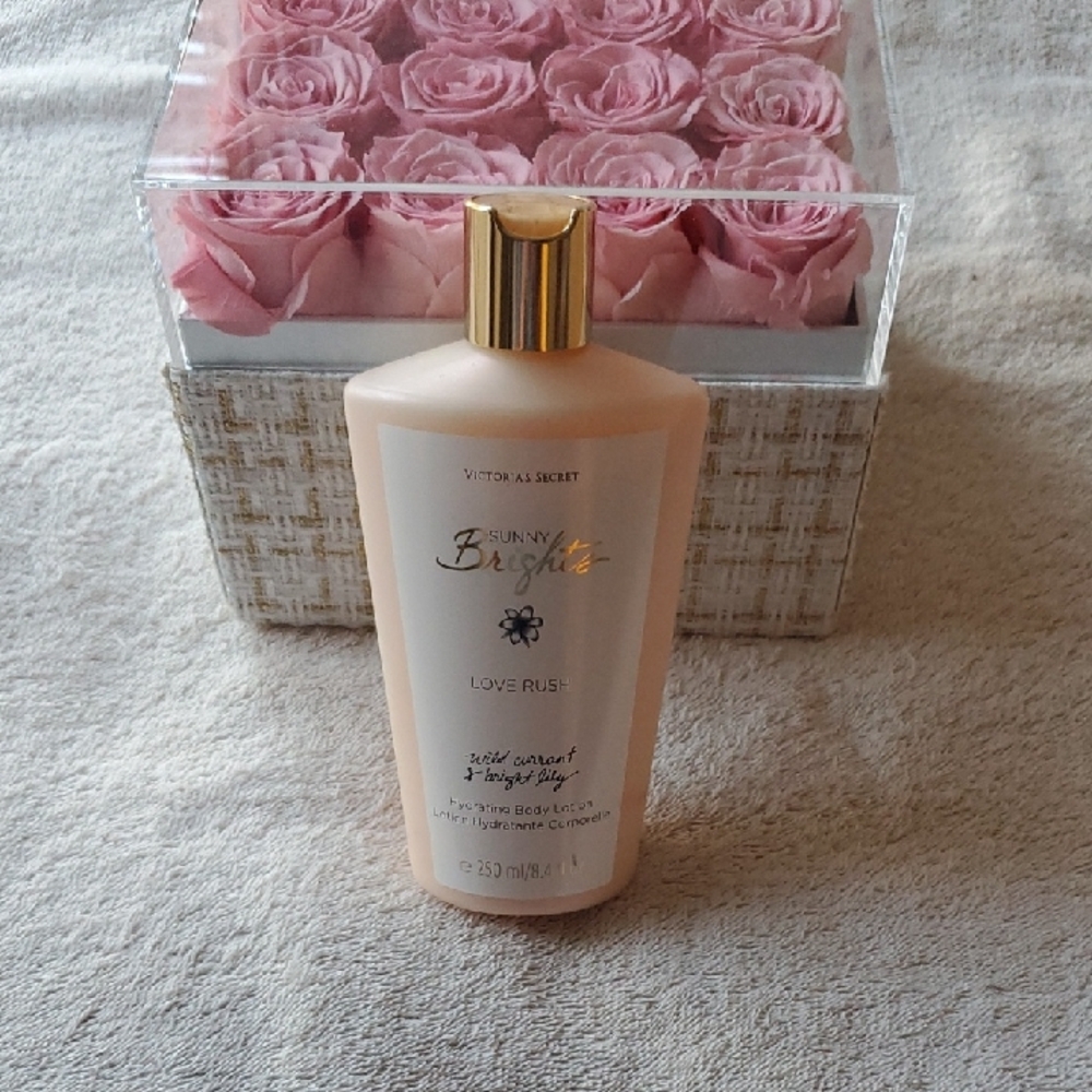 Victoria's Secret Sunny Brights Love Rush Wild Currant & Bright Lily